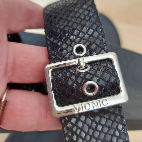 Vionic Rio Black Sandals - Picture 3 of 6